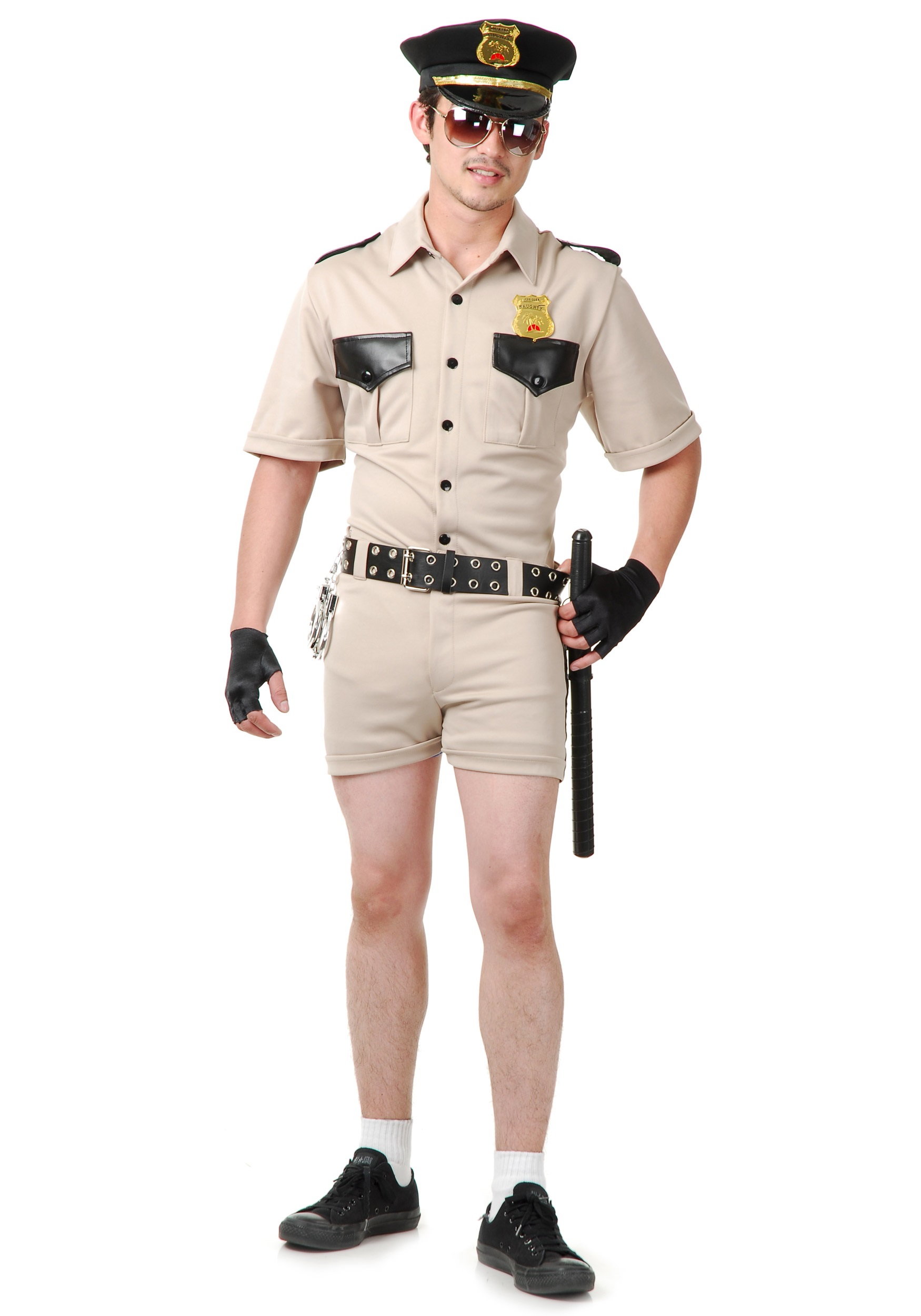 Полицейский в шортах